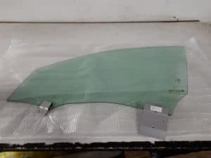 19954240 – 4M8845021C – Portierruit 4Deurs links-voor
