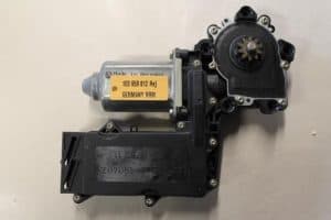 17787268 – 1E0959812 – Raammotor Portier