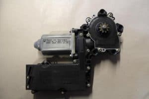 17787269 – 1E0959812B – Raammotor Portier