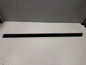 19504224 – 10A837479A – Portierrubber 4Deurs links-voor