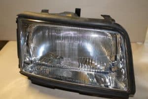 17787572 – 4A0941030A – Koplamp rechts