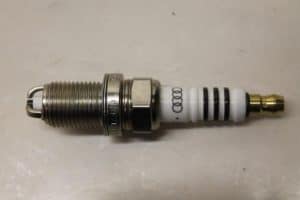 17795299 – 101000051AA – Bougie