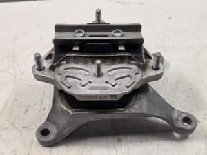 23874944 – 8W0399156BH, 8W0399118Q – Versnellingsbak Steun