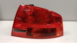 23884997 – 8E5945096 – Achterlicht links