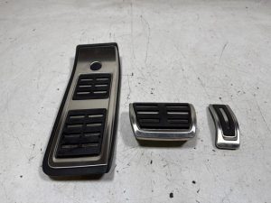 23935578 – 8W0721173, 8W1723173A, 8W1864777B – Set of pedals