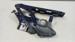 23934936 – 8W6823302D – Motorkap Scharnier
