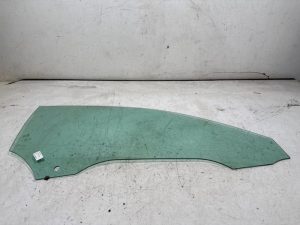 23904541 – 8W6845202, 8W6845202A – Door window 2-door, right