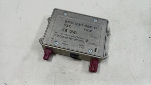 23966373 – 8E0035456D – Radioverstärker