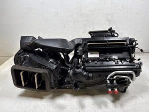 23889922 – 8W0898037, 4M1820023C, 8W0820356, 4M1820024, 8W1820005AF, 4M1820023, 8B3820037, 8W1820005P – Heizgehäuse