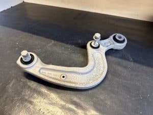 23885572 – 8W0505323F – Draagarm links-achter