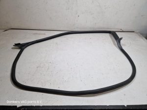 24141144 – 8W6831707D, 8W6831707LH, 8W6831707 – Portierrubber 2Deurs links