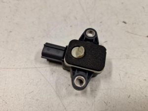 24057010 – 8P0955557 – Airbag Sensor