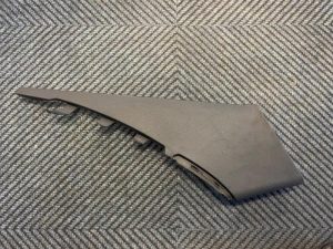 22791378 – 8W6867287AV48, 8W6867287A – C-Pfosten Abdeckkappe links