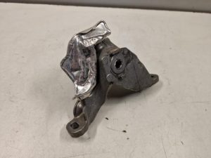 24015727 – 4M0399114B – Versnellingsbak Steun