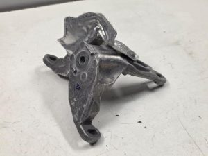 23956430 – 4N0399114F – Versnellingsbak Steun