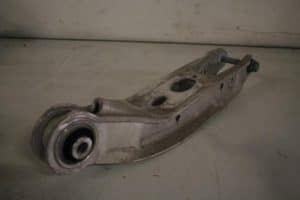 17827617 – 80A505311B – Draagarm onder links-achter