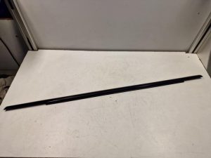 24239779 – 8W0853764DT94 – Portierlijst