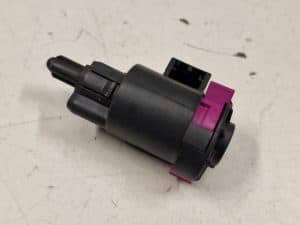 24337500 – 4F0945459B – Bremslicht Schalter